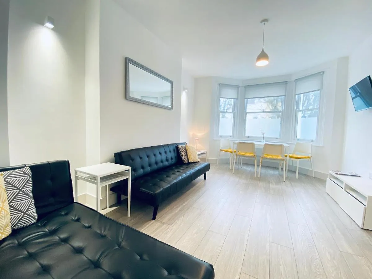 Seafield Seafront Apartments ブライトン イギリス